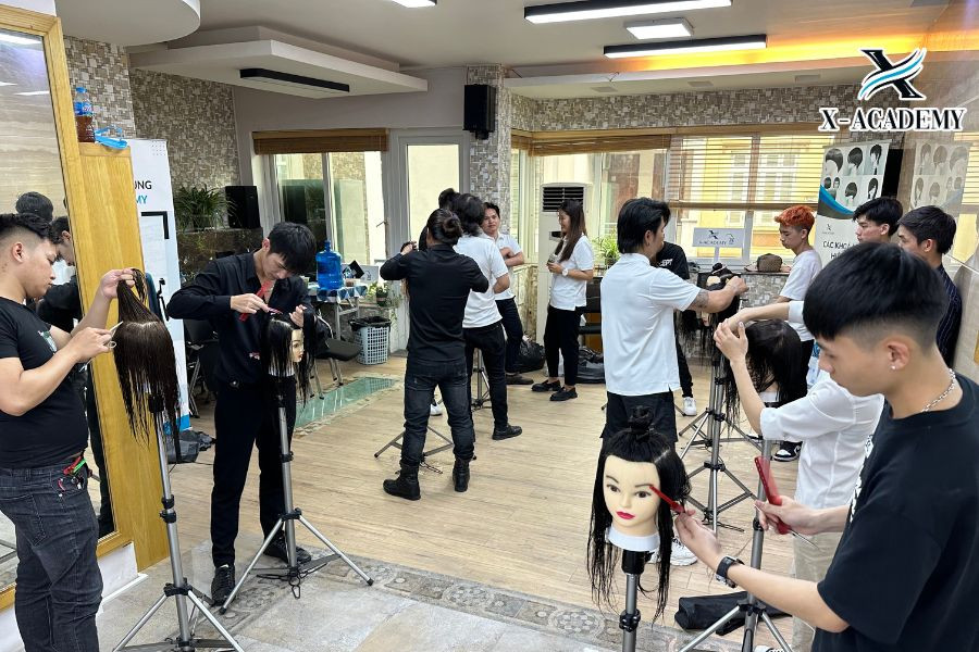 Nghề Uốn Tóc - Bản Thể Của Sự Sáng Tạo