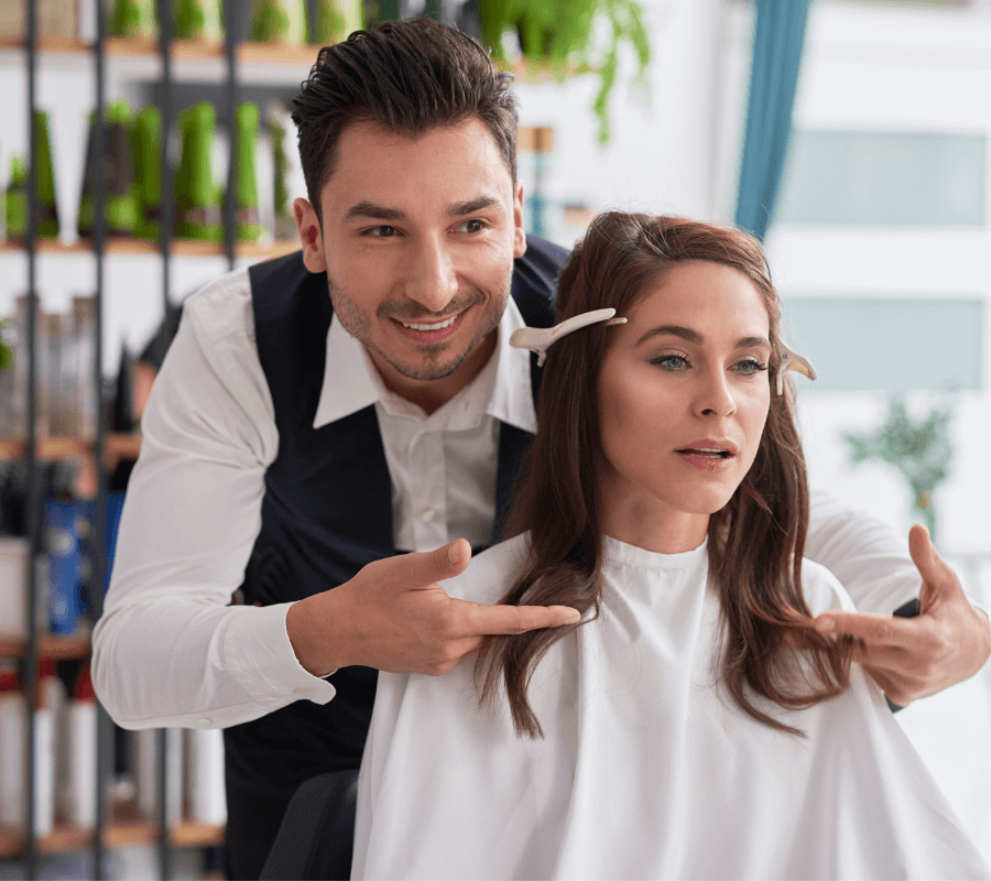 Trước khi cắt tóc, bạn cần tìm hiểu yêu cầu và mong muốn của khách hàng