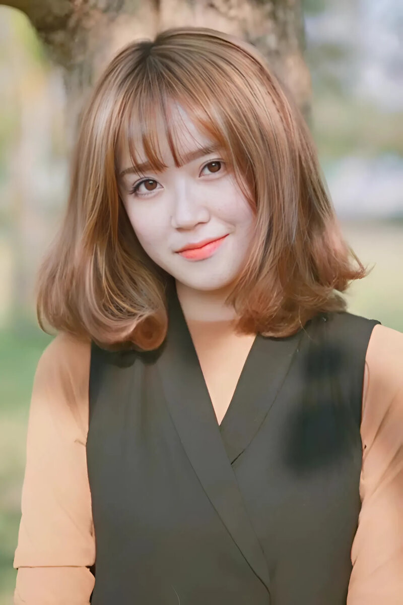 Tóc uốn mái chữ C tạo sự hài hòa và cân đối cho tổng thể khuôn mặt