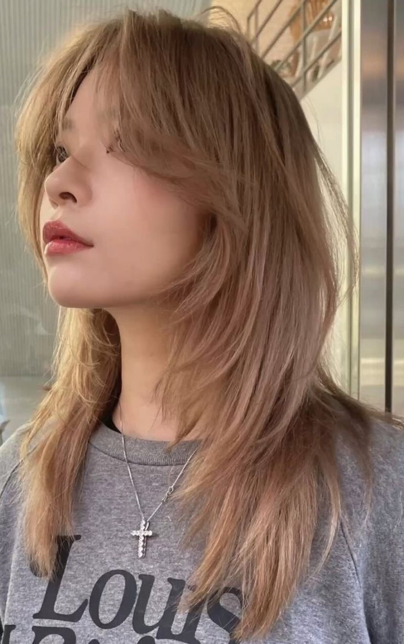 Kiểu tóc mullet ngắn cá tính phù hợp với khuôn mặt tròn
