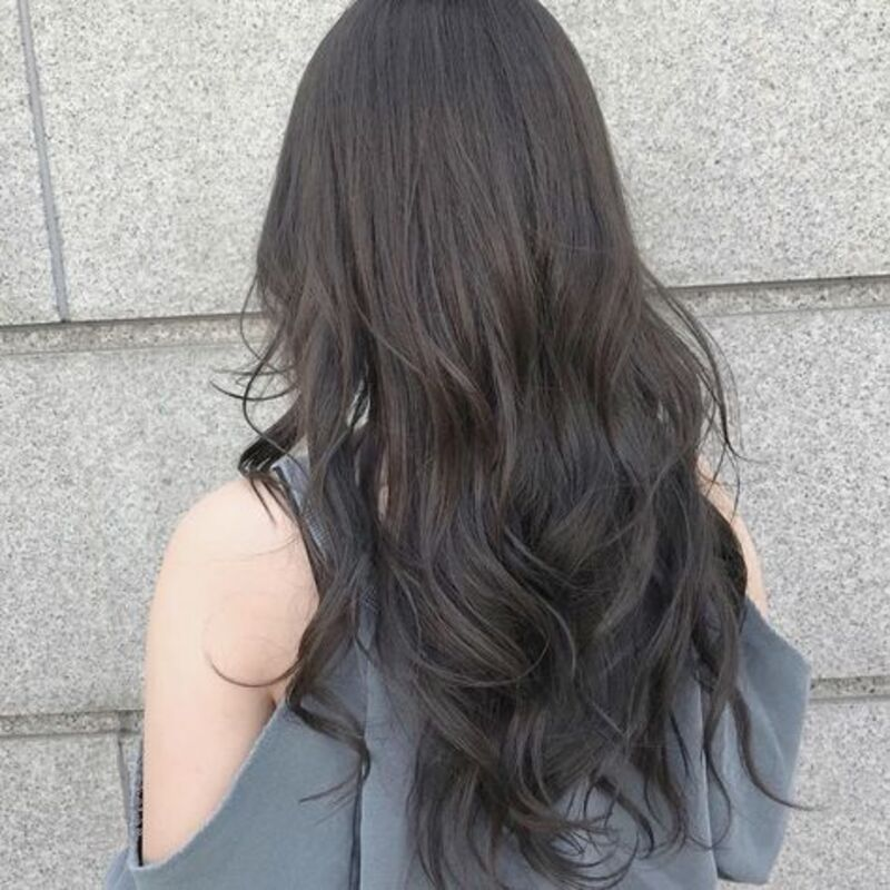 Tóc dài nữ đẹp uốn đuôi quen thuộc nhưng lúc nào cũng giữ được sức hút riêng