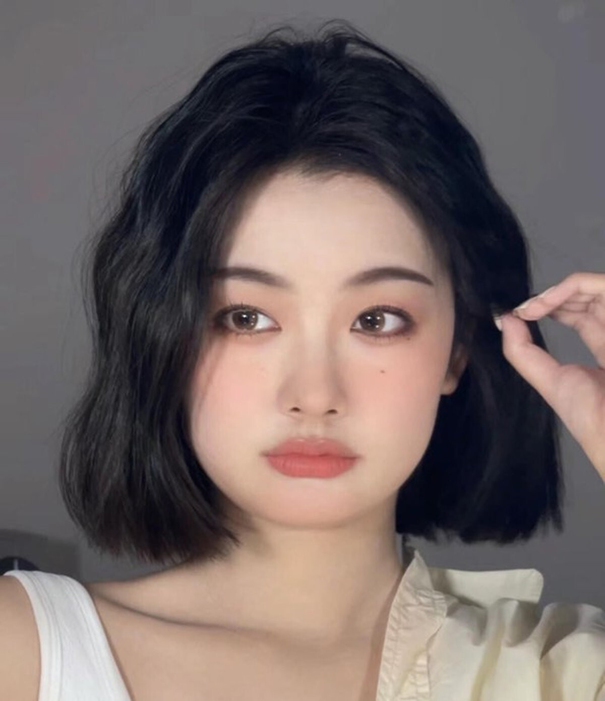 Tóc ngắn cá tính cho nữ mặt vuông