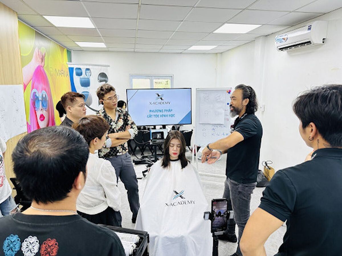 Dạy kỹ thuật cắt tóc Vidal Sassoon