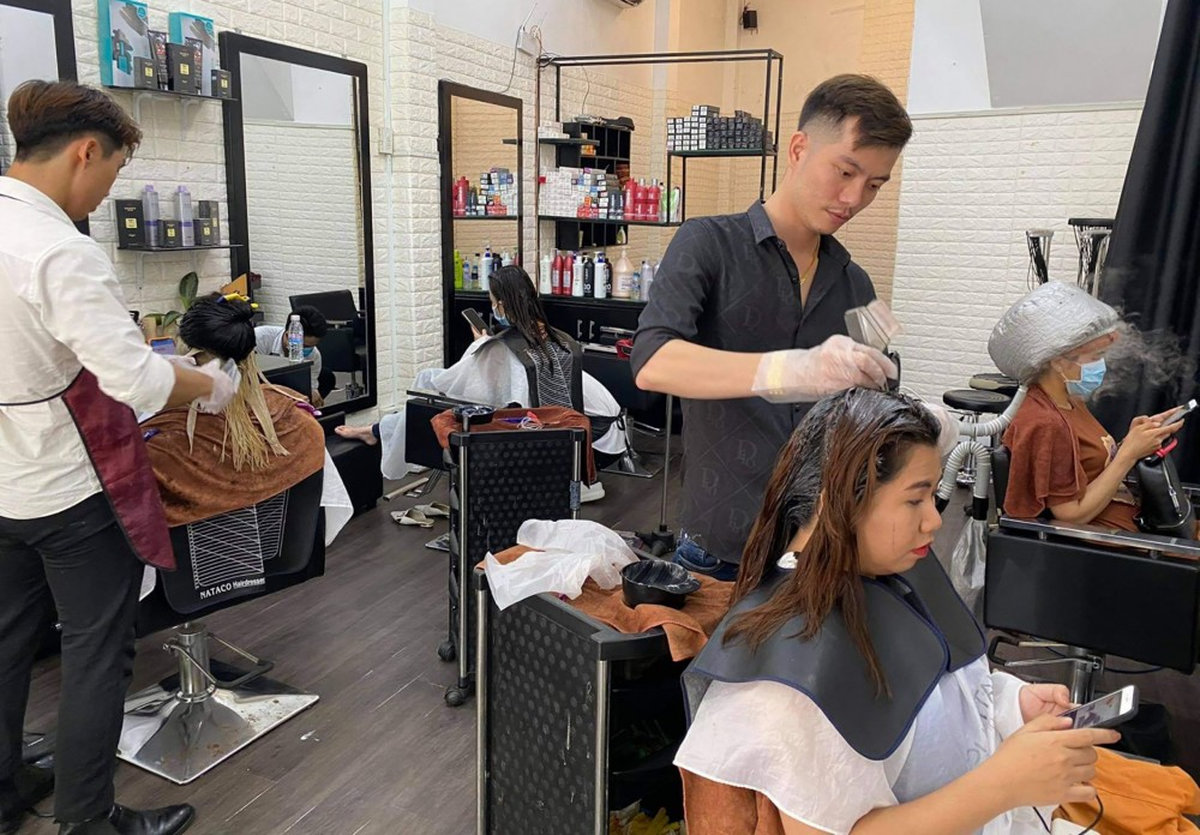 Học nghề cắt tóc ở nông thôn